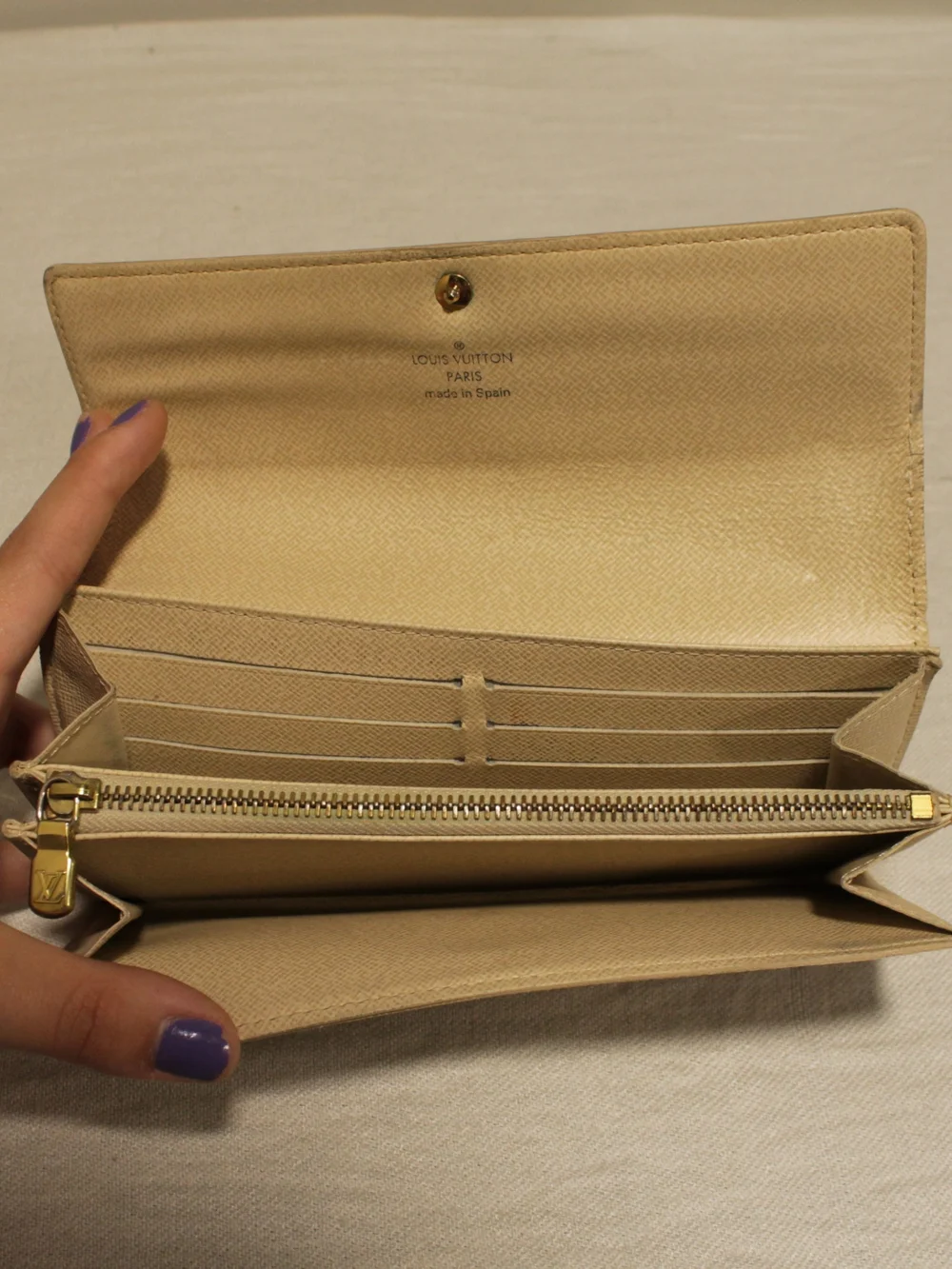Louis Vuitton elegant louis